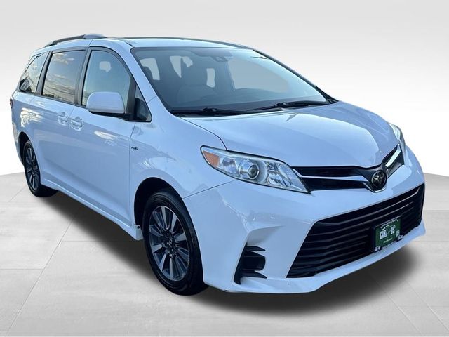 2019 Toyota Sienna LE