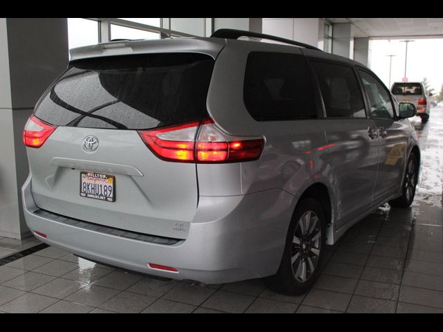 2019 Toyota Sienna LE