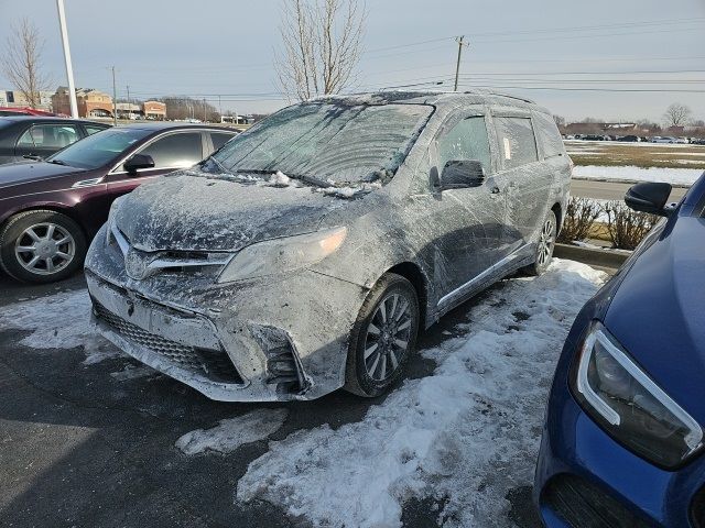 2019 Toyota Sienna LE