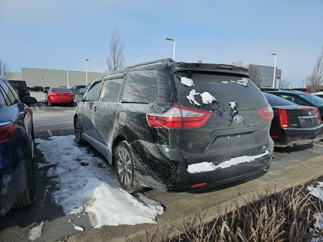 2019 Toyota Sienna LE