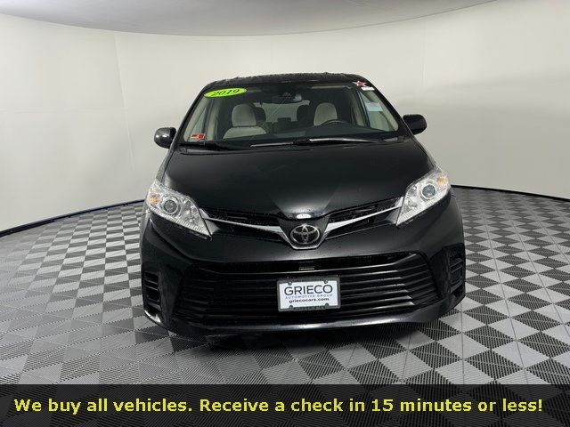 2019 Toyota Sienna LE