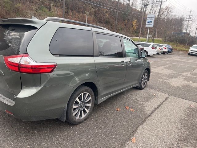 2019 Toyota Sienna LE