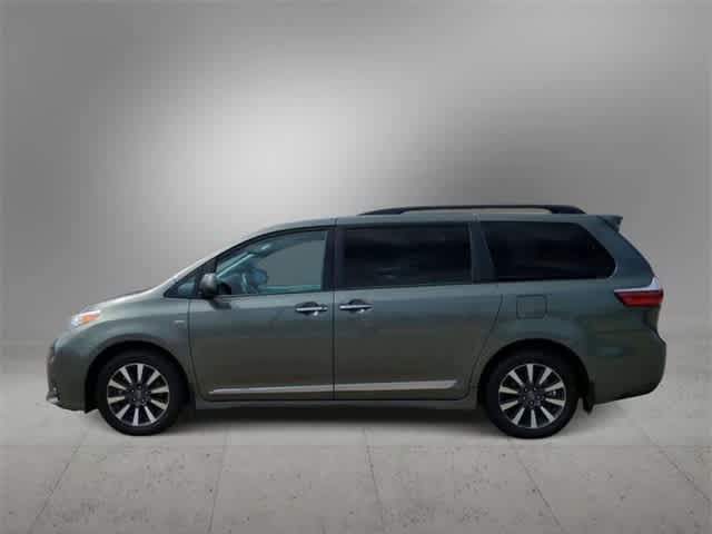 2019 Toyota Sienna LE