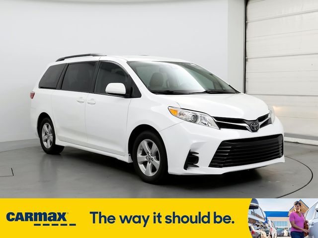 2019 Toyota Sienna LE