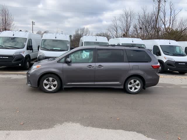 2019 Toyota Sienna LE