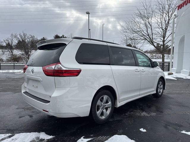 2019 Toyota Sienna LE