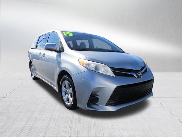 2019 Toyota Sienna LE