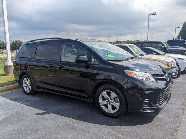 2019 Toyota Sienna LE