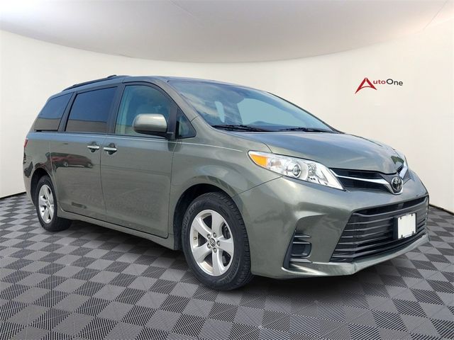 2019 Toyota Sienna LE