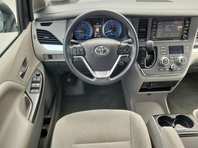 2019 Toyota Sienna LE