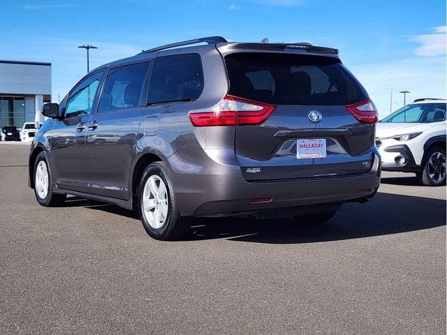 2019 Toyota Sienna LE