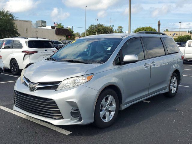 2019 Toyota Sienna LE