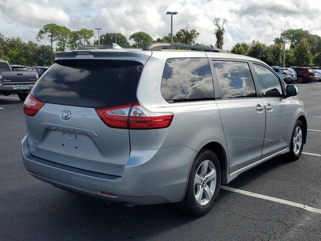 2019 Toyota Sienna LE