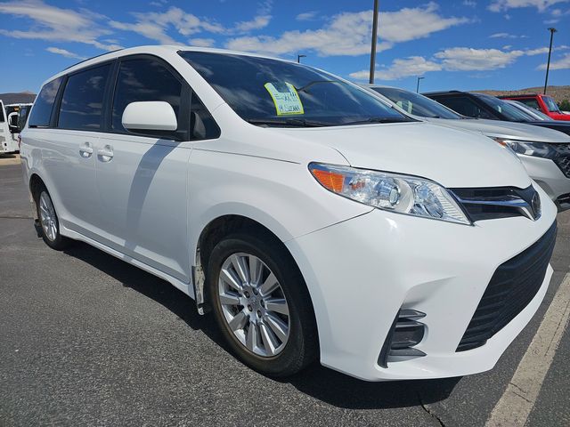 2019 Toyota Sienna LE
