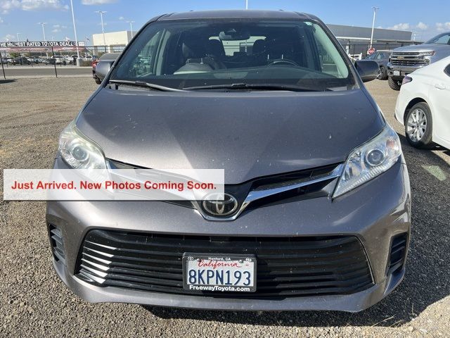 2019 Toyota Sienna LE