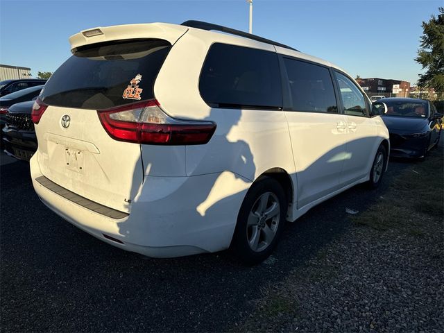 2019 Toyota Sienna 