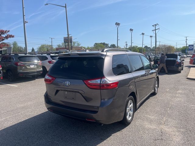2019 Toyota Sienna LE