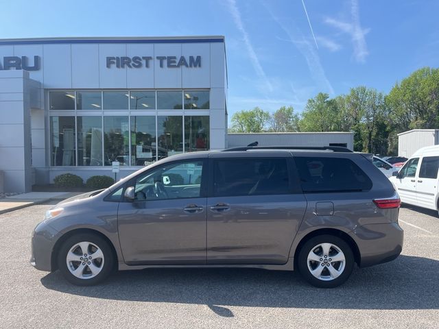 2019 Toyota Sienna LE