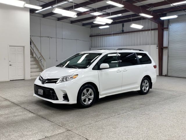 2019 Toyota Sienna LE