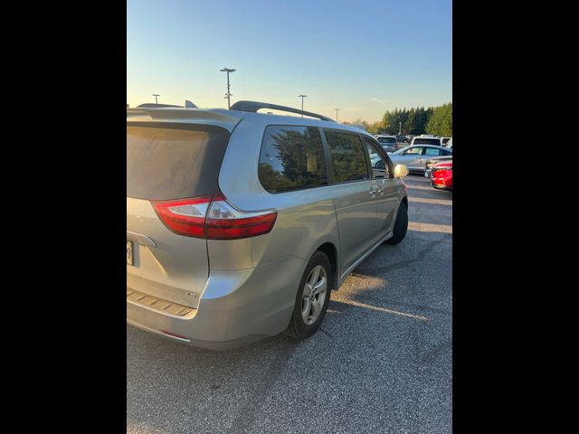 2019 Toyota Sienna LE