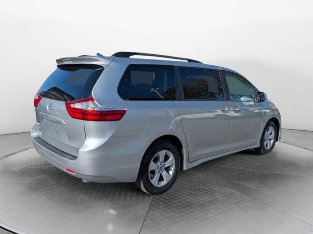 2019 Toyota Sienna LE