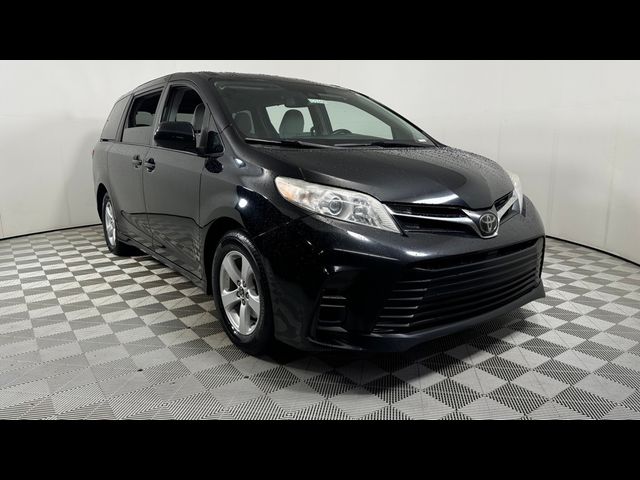 2019 Toyota Sienna LE