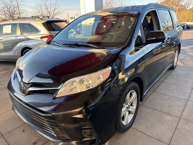 2019 Toyota Sienna LE