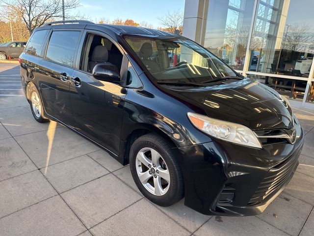 2019 Toyota Sienna LE