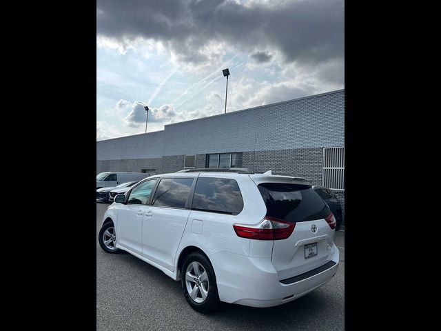 2019 Toyota Sienna LE