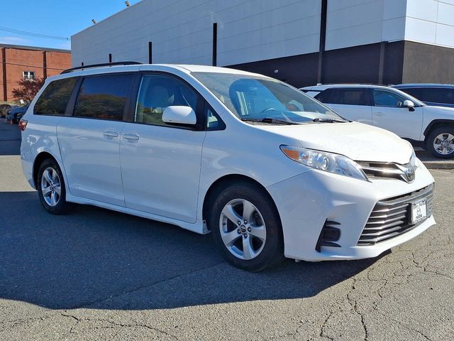 2019 Toyota Sienna LE