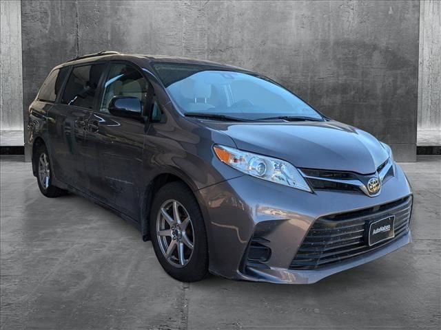 2019 Toyota Sienna LE