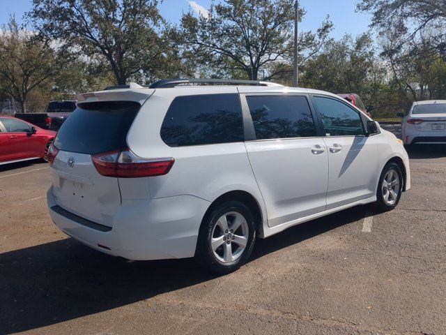 2019 Toyota Sienna LE