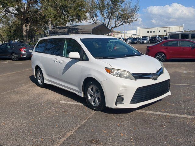 2019 Toyota Sienna LE