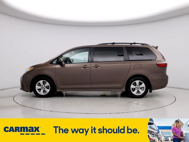 2019 Toyota Sienna LE