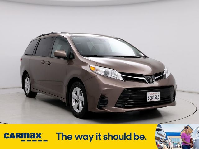 2019 Toyota Sienna LE