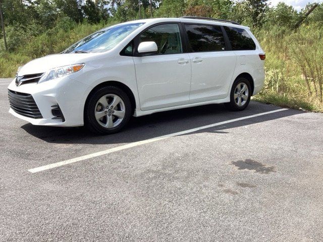 2019 Toyota Sienna LE