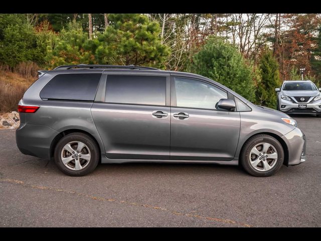 2019 Toyota Sienna LE