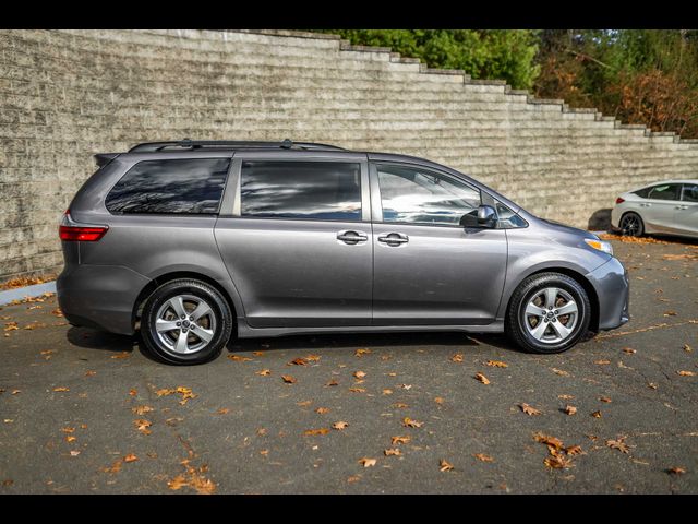 2019 Toyota Sienna LE