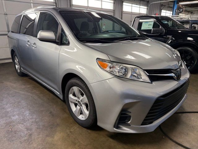 2019 Toyota Sienna LE