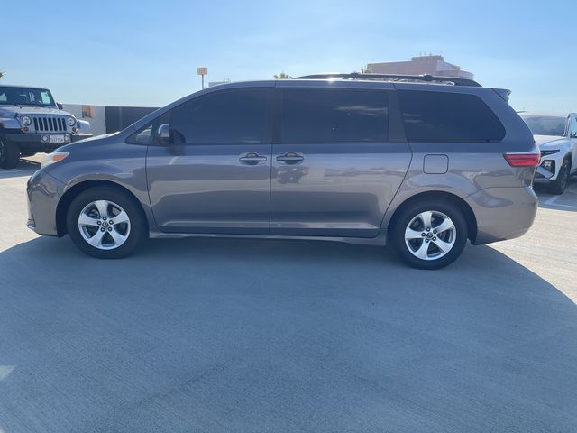 2019 Toyota Sienna LE