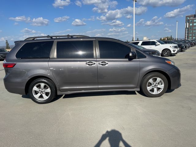 2019 Toyota Sienna LE