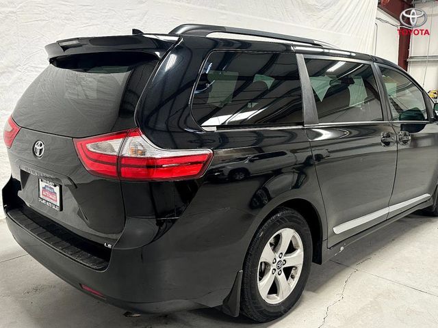 2019 Toyota Sienna LE