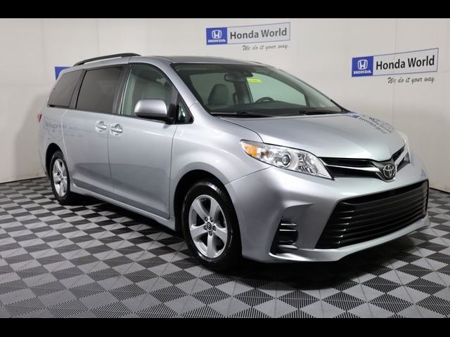 2019 Toyota Sienna LE