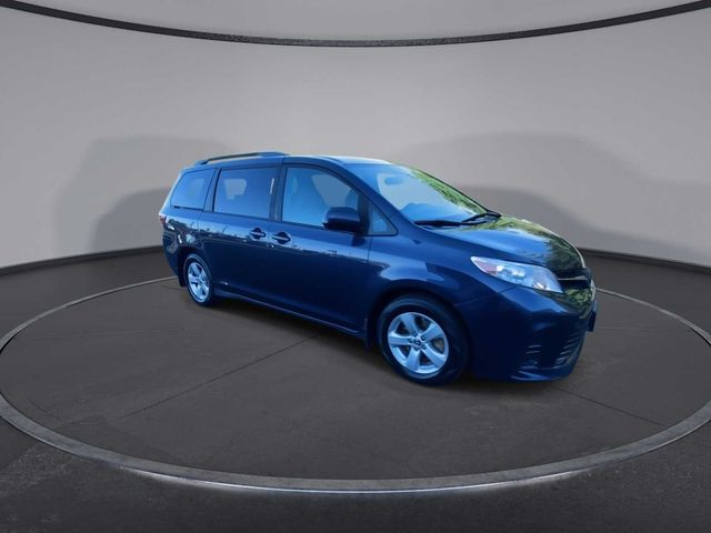 2019 Toyota Sienna LE