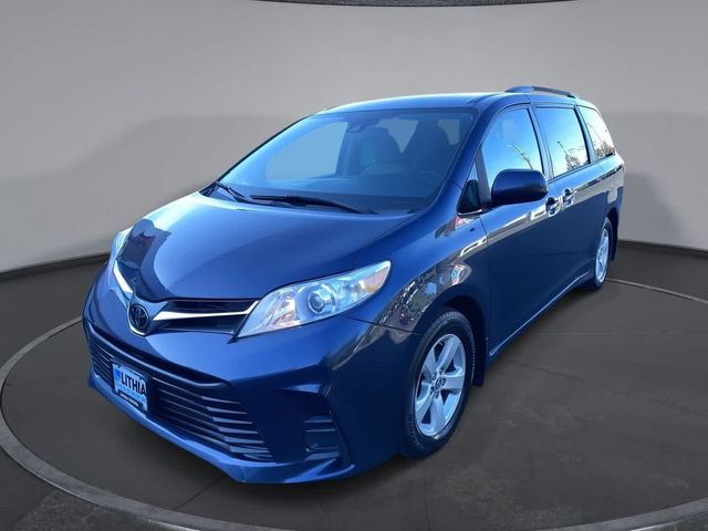 2019 Toyota Sienna LE