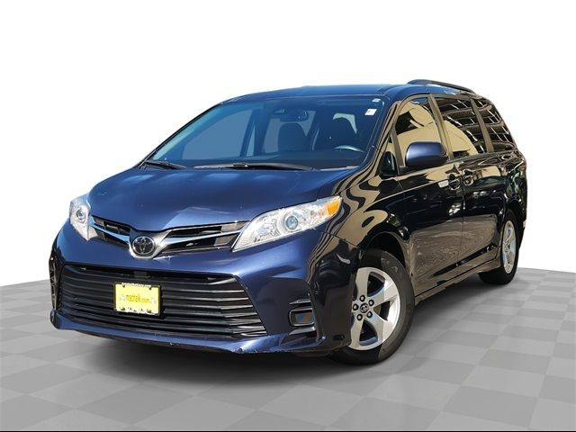 2019 Toyota Sienna LE