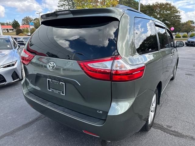 2019 Toyota Sienna LE