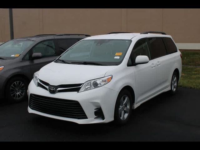 2019 Toyota Sienna LE