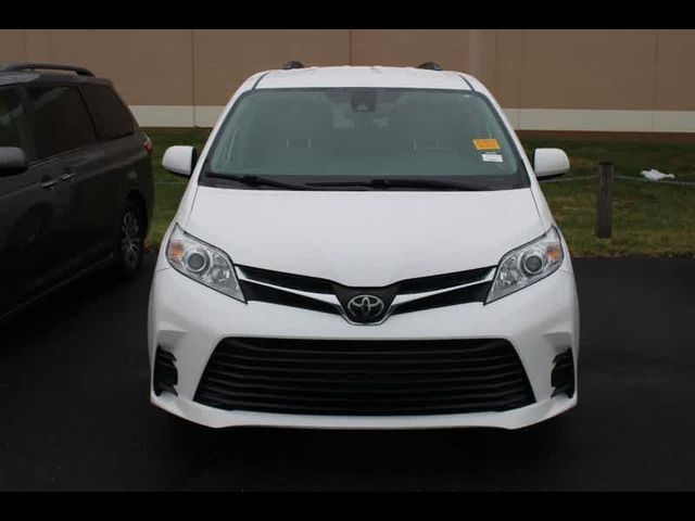 2019 Toyota Sienna LE