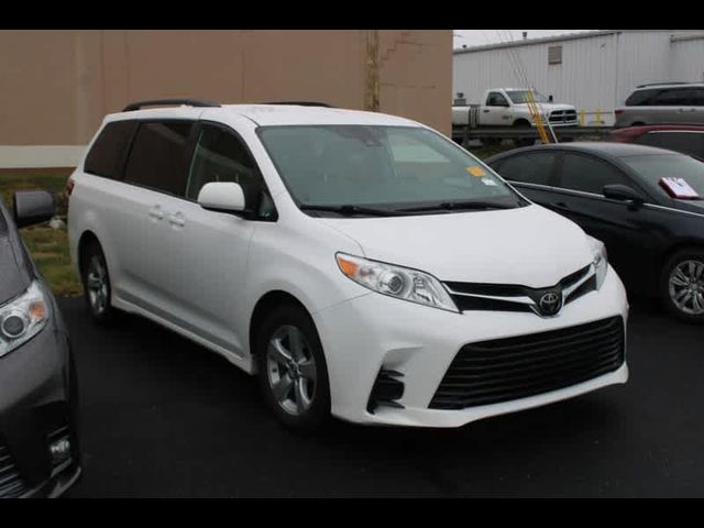 2019 Toyota Sienna LE